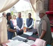 वस्त्र मंत्रालय की नई पहल से हैंडलूम व्यापारियों के चेहरे खिले, परिष्कृति मेले में मिला अनमोल अवसर