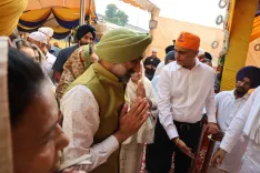 क्या वायुसेना प्रमुख एपी सिंह ने परिवार के साथ 'जोड़े साहिब' के दर्शन किए?