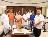 विहिप इंद्रप्रस्थ प्रांत ने सौंपा हिंदू मांग पत्र, सीएम रेखा गुप्ता ने सकारात्मक कदम उठाने का दिया भरोसा 