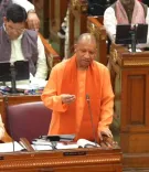 क्या विधानसभा में सीएम योगी ने सपा पर हमला बोलते हुए अपनी ही विधायक को न्याय नहीं देने की बात की?