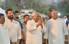 विपक्षी नेताओं का बयान- नीतीश कुमार की जगह कोई नहीं ले सकता