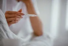 क्या मौसम बदलते ही वायरल फीवर से बीमार पड़ना आम है? आयुर्वेद से जानें उपाय