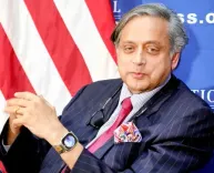 विराट कोहली... देश को आपकी जरूरत है : शशि थरूर 