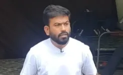 अभिजीत दिपके एयरपोर्ट पर हिरासत में, दादी के निधन और विरोध-प्रदर्शन के बीच कठिन चुनाव