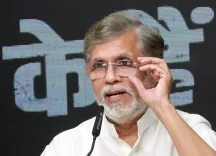 वोटर लिस्ट से 13 करोड़ नाम हटाने पर सियासत गरमाई, पवन खेड़ा ने भाजपा से माँगा 10.2 करोड़ का हिसाब