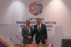 वांग यी और सर्गेई लावरोव की क्वालालंपुर में मुलाकात