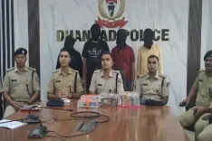 क्या वासेपुर के गैंगस्टर प्रिंस खान के गुर्गों के ठिकानों से 17 लाख और जमीन-जायदाद के 70 डीड बरामद हुए?