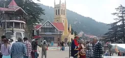 शिमला में वीकेंड पर पर्यटकों की भीड़, विंटर सीजन से कारोबारियों को बड़ी उम्मीदें