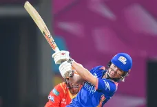 Did the Gujarat Giants Miss Key Catches Against Mumbai Indians?