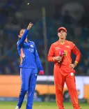 Did Mumbai Indians Choose to Bowl First as Ayushi Soni Makes Her Debut for Gujarat Giants?