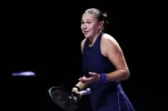 डब्ल्यूटीए फाइनल्स : स्वियाटेक को हराकर एनिसीमोव ने सेमीफाइनल में बनाई जगह