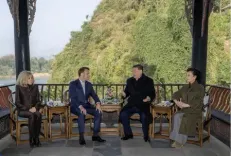 शी चिनफिंग ने फ्रांसीसी राष्ट्रपति के साथ छंगतु में मैत्रीपूर्ण आदान-प्रदान किया