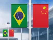 शी चिनफिंग ने ब्राजील के राष्ट्रपति से फोन पर बात की