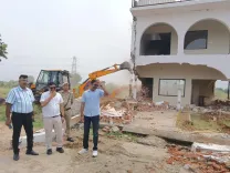 यमुना प्राधिकरण का बुलडोजर अभियान: अलीगढ़ के टप्पल में ₹450 करोड़ की अवैध कॉलोनियाँ ध्वस्त