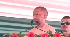 योगी आदित्यनाथ ने महराजगंज को दी ₹208 करोड़ की विकास सौगात, बोले — माफिया और पलायन के दौर से उबरा जिला