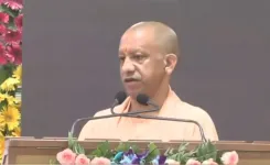 सीएम योगी ने लॉन्च की 'भारत टैक्सी': जीरो कमीशन और ₹5 लाख की सामाजिक सुरक्षा, किसानों को ब्याज दर 11% से घटाकर 6%