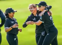 अमेलिया केर ने जिम्बाब्वे के खिलाफ हैट्रिक के साथ बनाया नया रिकॉर्ड