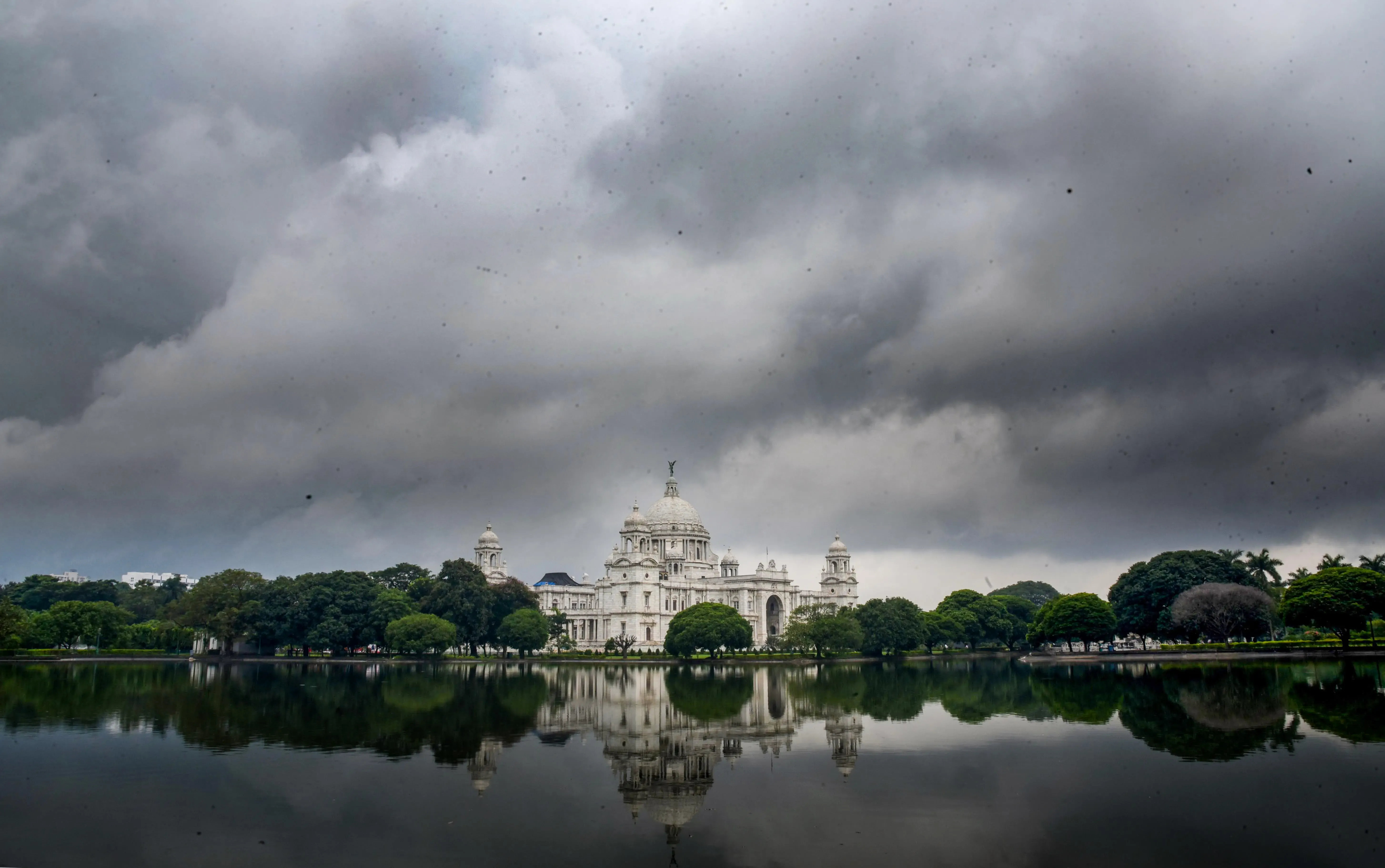 Kolkata temperature drops 7°C after thunderstorms, more rain forecast till Monday