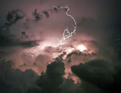 MP weather alert: Thunderstorms, hailstorms, heat waves across 30+ districts for 5 days