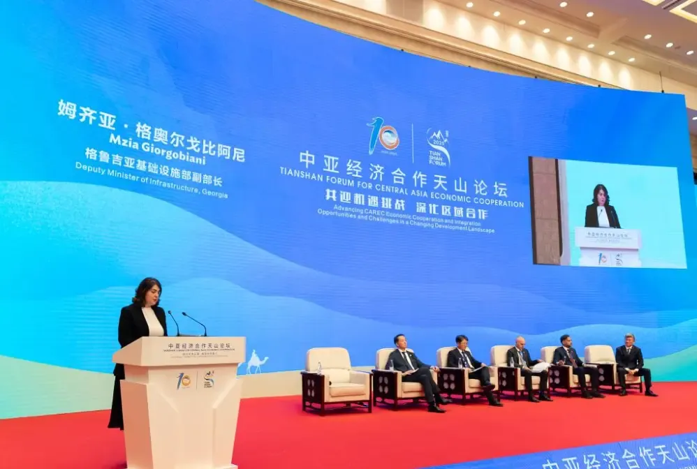 क्या थ्येनशान मंच ने मध्य एशिया क्षेत्रीय आर्थिक सहयोग को बढ़ावा दिया?