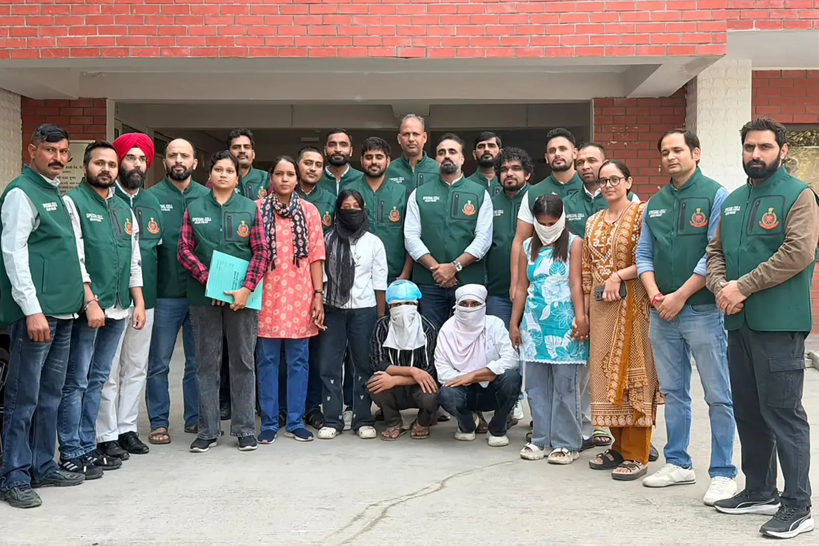 टाइगर श्रॉफ फायरिंग केस: बबीता-राधा ने बांद्रा बैंडस्टैंड में की थी रेकी, क्राइम ब्रांच की जांच तेज