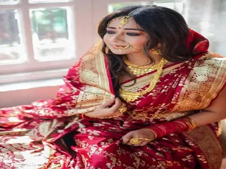 टीना दत्ता का नवरात्रि लुक देख कहेंगे "दुग्गा-दुग्गा," सोने से लदी दिखीं एक्ट्रेस