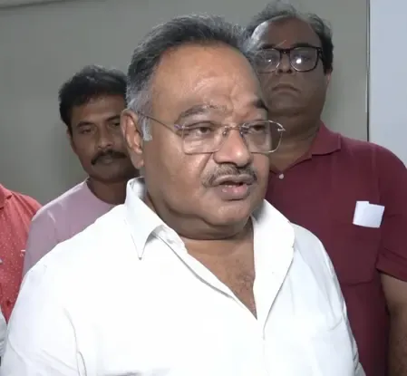 टीएमसी की आंतरिक हिंसा पर समिक भट्टाचार्य का पलटवार, भाजपा पर आरोपों को बताया बेबुनियाद