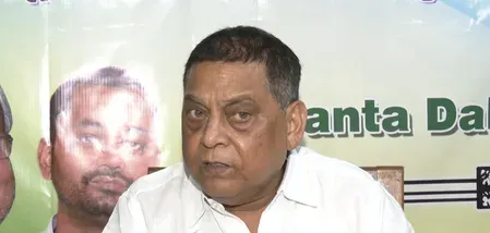 टीएमसी में टूट की आहट: ममता बनर्जी के सामने पार्टी बचाने की बड़ी चुनौती, जदयू नेताओं का तीखा वार