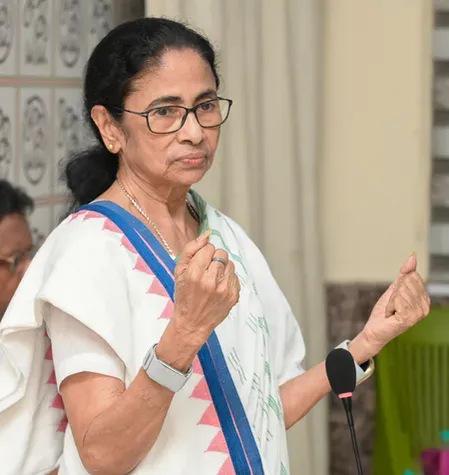 पश्चिम बंगाल में TMC नेताओं पर हमले: BJP बोली 'जनता का गुस्सा', कांग्रेस ने साधा निशाना