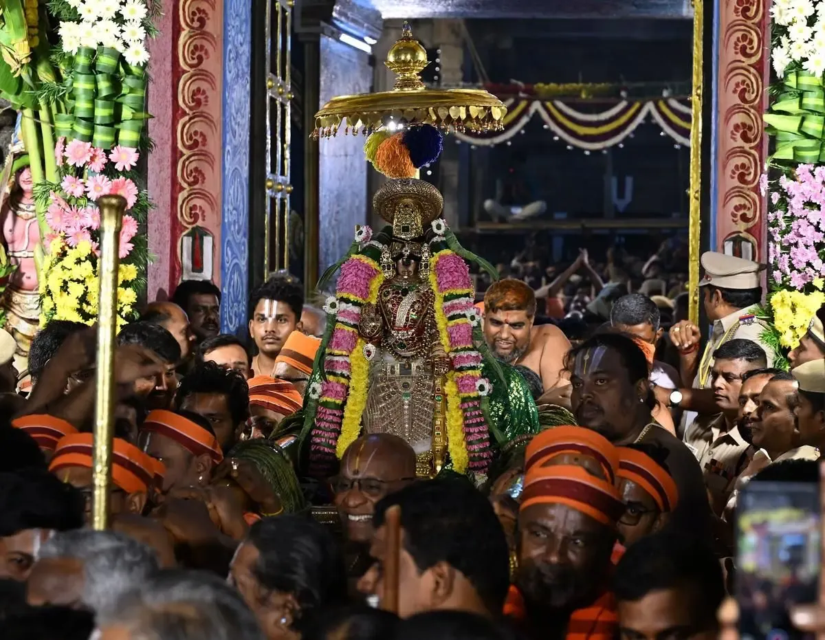 How is Vaikunta Ekadasi Celebrated with Devotion at Srirangam Temple?