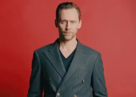 What Did Tom Hiddleston Say About David Farr's Scripts?