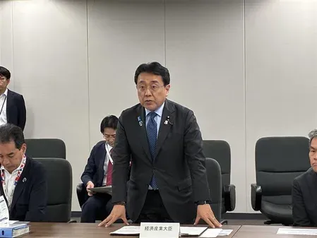 Japan-China trade chiefs hold first talks since 2024 diplomatic rift at APEC Suzhou