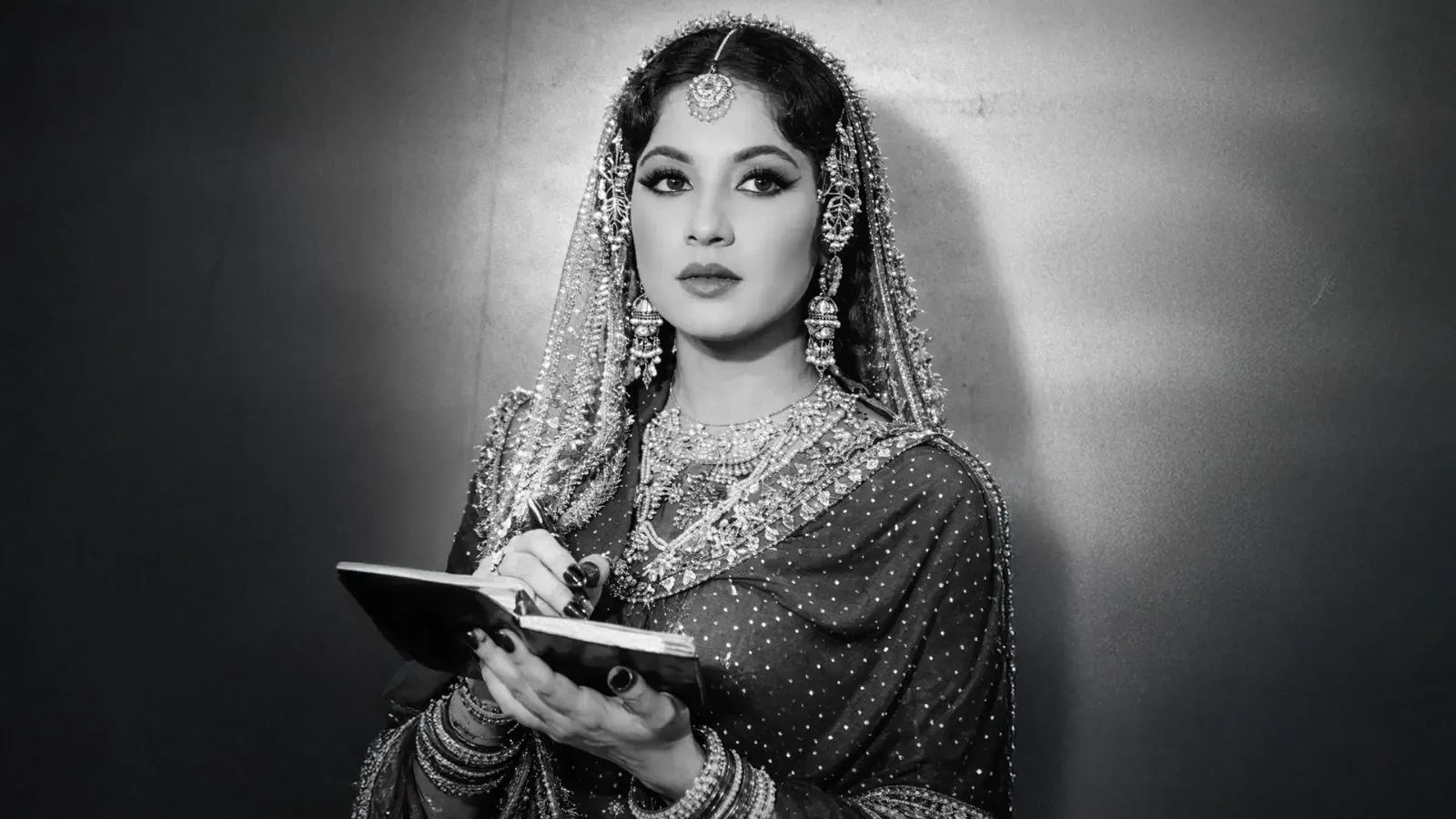 'ट्रेजेडी क्वीन' मीना कुमारी की जिंदगी: पर्दे और वास्तविकता में भरा दर्द