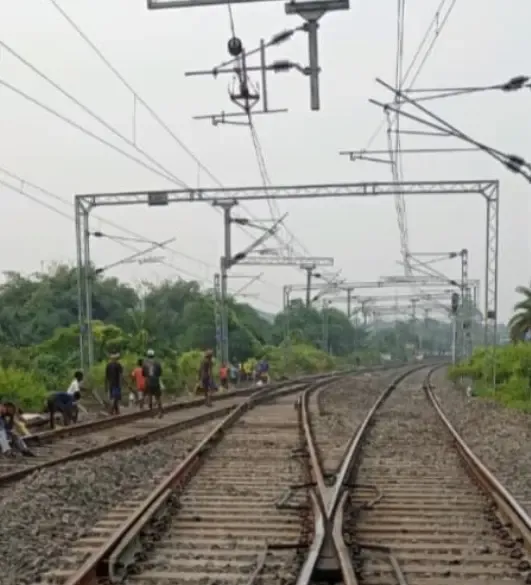 क्या मालदा डिवीजन ने धमधमिया स्टेशन से फोर्स्ड लेआउट हटाकर ट्रेन संचालन को सुरक्षित किया?