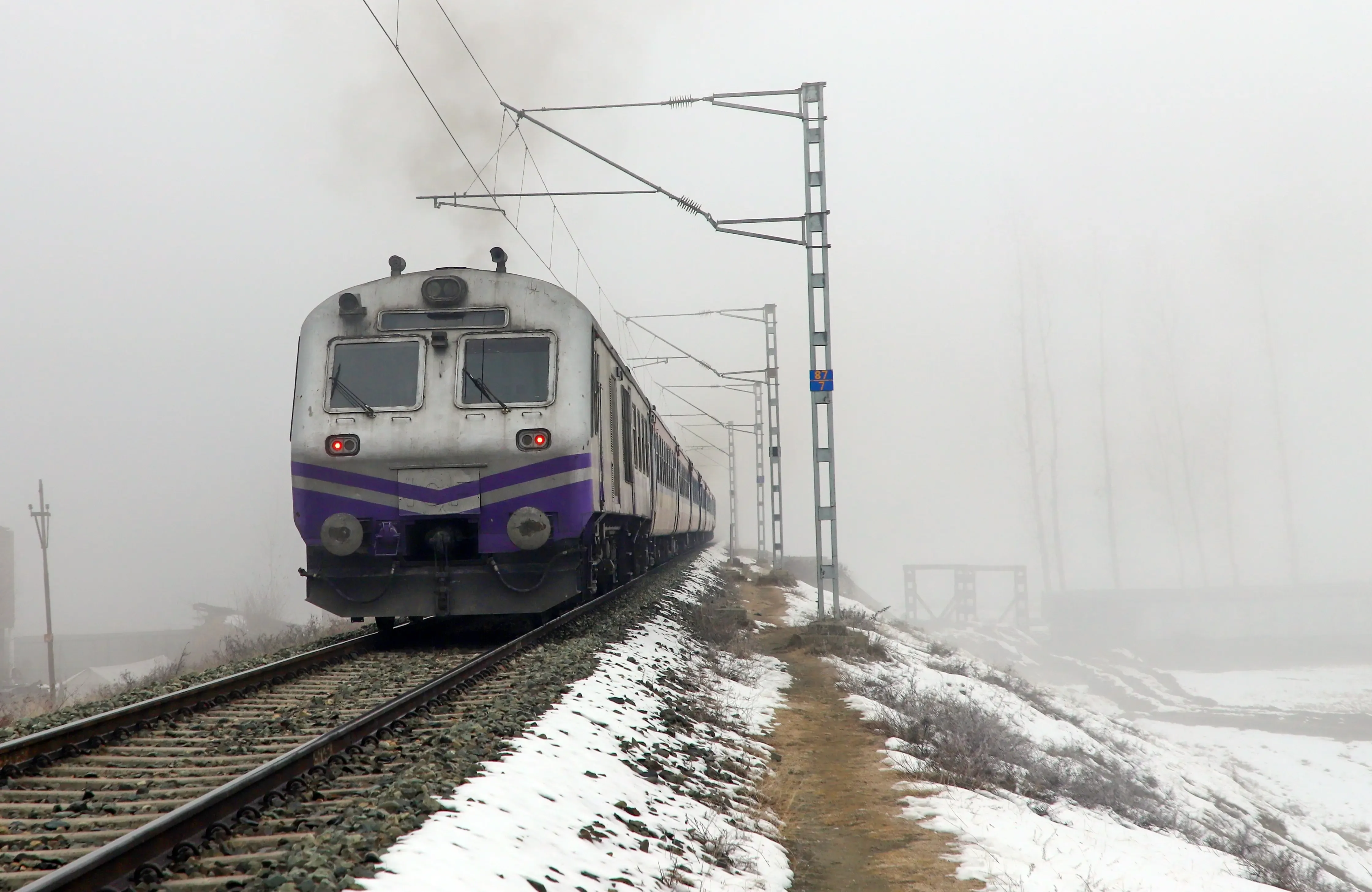 Train Operations Halted in Valley Due to New Snowfall