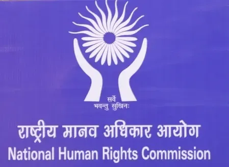 ट्रेनों में सिर्फ हलाल मांस परोसने पर एनएचआरसी का रेलवे को नोटिस, दो हफ्ते में मांगी रिपोर्ट 