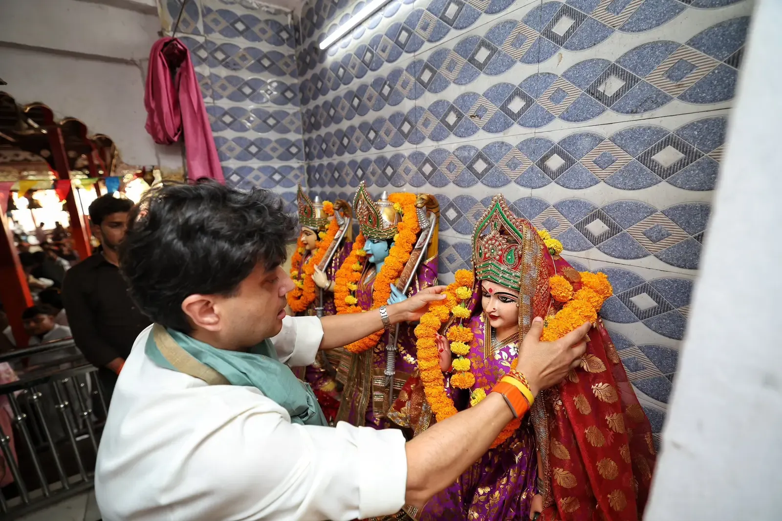 Scindia calls tribal community India's guardian of nature and culture at Ashoknagar meet