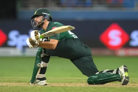 त्रिकोणीय टी20 सीरीज: पाकिस्तान ने जीता खिताब, फाइनल में श्रीलंका को 6 विकेट से हराया 