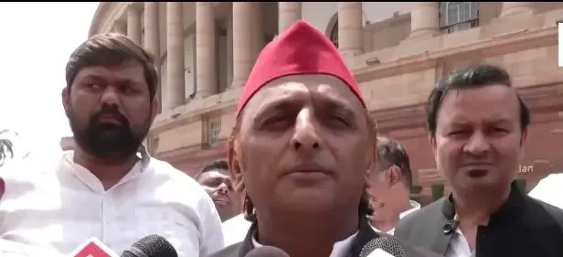 Akhilesh Yadav Critiques BJP's Economic Promises Amidst Low Wages in Noida