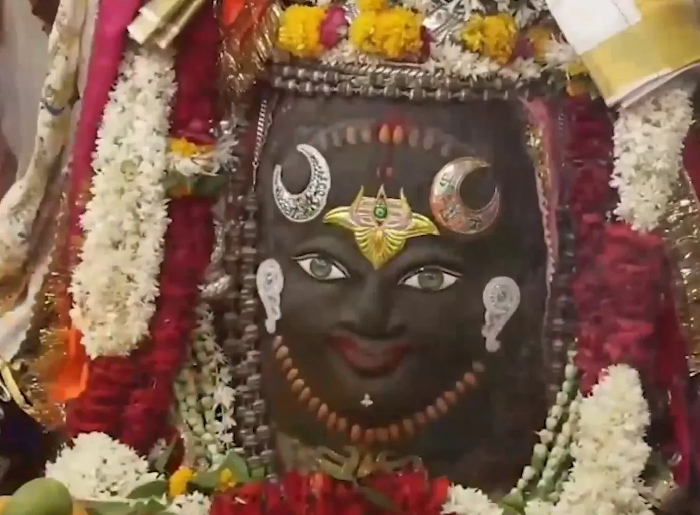 महाकालेश्वर मंदिर में आषाढ़ पंचमी पर भव्य भस्म आरती, त्रिशूल-डमरू और भांग से हुआ बाबा का दिव्य शृंगार