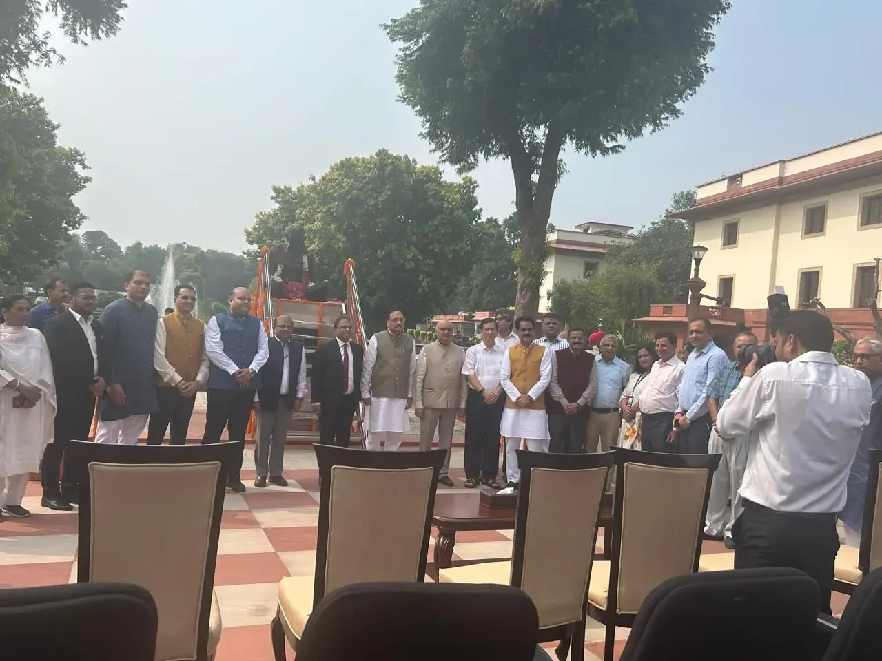 How Do Supreme Court Judges Pay Tribute to Mahatma Gandhi?