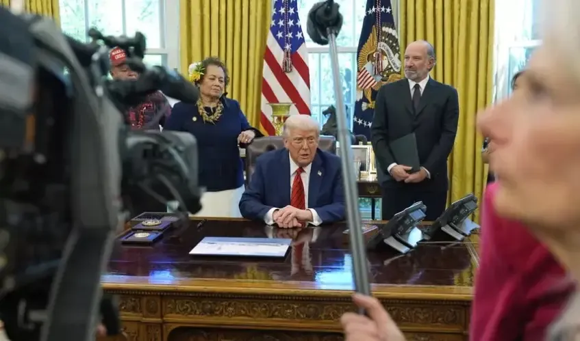 Trump Issues Memo to Extend Federal Hiring Freeze Until July