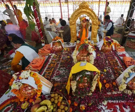 तुलसी पत्रों से हुआ श्रीराम सहस्त्रनामार्चन, पूजा-अर्चना में सम्मिलित रहे आचार्य व यजमान