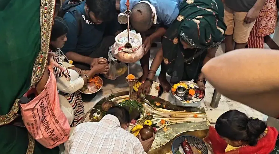 सावन के अंतिम सोमवार पर वसई-विरार के तुंगारेश्वर व काशीविश्वेश्वर मंदिरों में उमड़ा आस्था का सैलाब