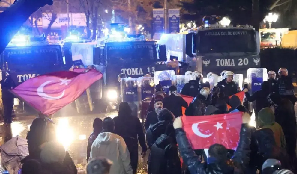 Turkey: Demonstrators Opposing Istanbul Mayor's Arrest Encounter Arrests and Abuse