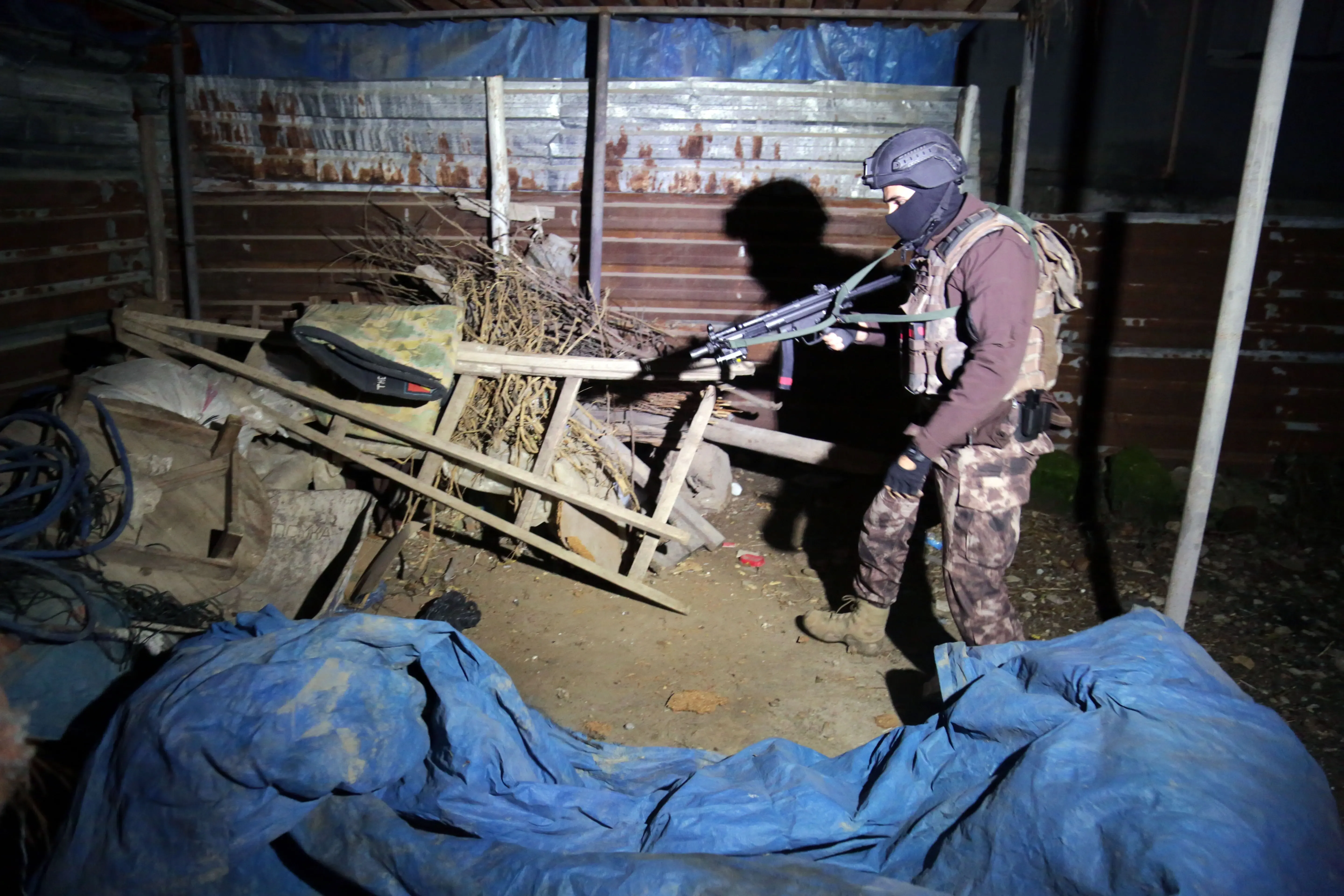 Turkish Authorities Arrest 16 Individuals Suspected of Financing IS