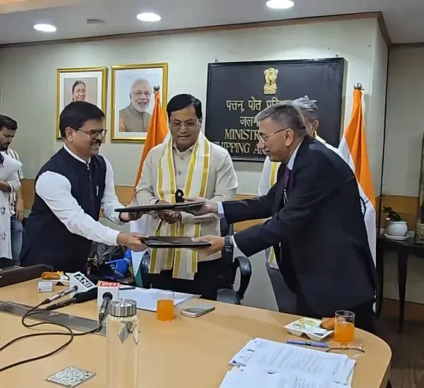 वीओसी पोर्ट तूतीकोरिन में सोनोवाल ने लॉन्च किया पोर्टजीपीटी एप, गति शक्ति विश्वविद्यालय से MoU और केंद्रीय विद्यालय का शुभारंभ