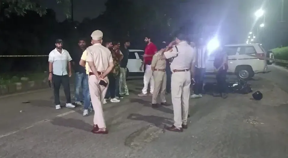 Delhi Police gunfight in Rohini: 2 criminals shot, juvenile held