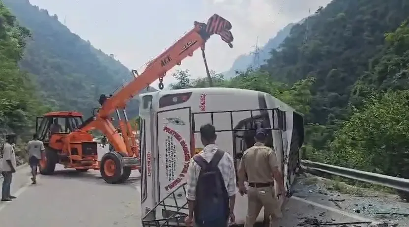 What Caused the Bus Overturning Incident in Uttarakhand?