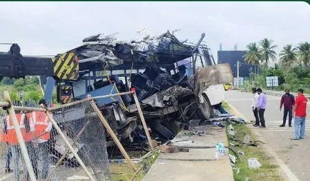 KSRTC bus crash on Bengaluru-Mysuru Expressway kills 2, four critical near Ramanagara